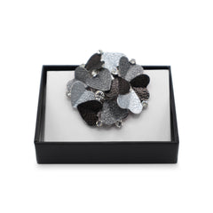 Magneet broche nr 333 fantasy zilverkleurig